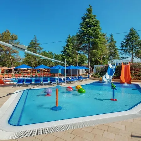 Valamar Lanterna פארק נופש 4*